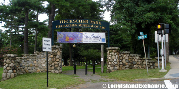 Huntington Heckscher Park Entrance