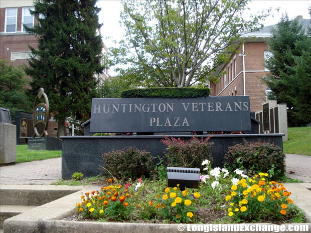Huntington Vets Plaza