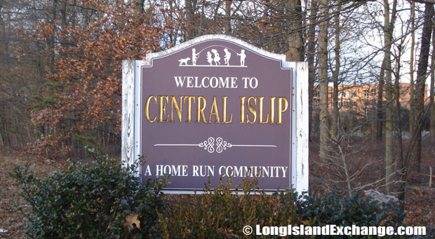 Central Islip Sign