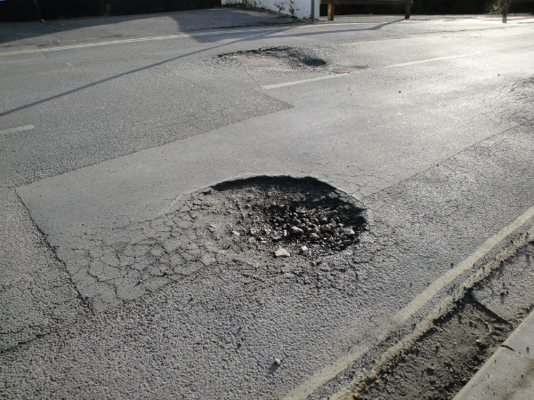 Newport_Whitepit_Lane_pot_hole